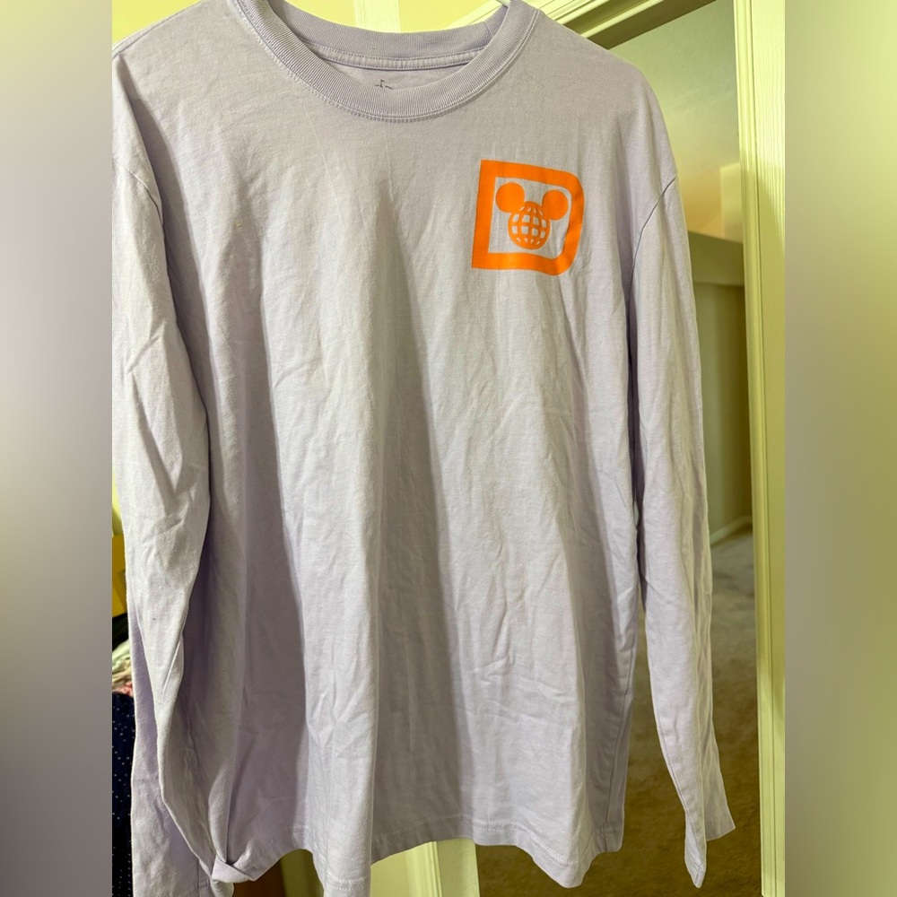 Unisex long sleeve Disney Workd logo tshirt size large